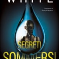 L’AUTRICE BESTSELLER LORETH ANNE WHITE ARRIVA IN ITALIA CON “SEGRETI SOMMERSI”, UN DOMESTIC THRILLER E MYSTERY PSICOLOGICO DOVE, SOTTO LA SUPERFICIE DELL’ACQUA, I SEGRETI NON MUOIONO MAI… ASPETTANO SOLO DI TORNARE A GALLA